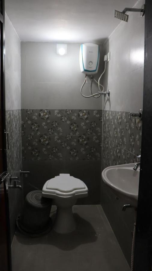 Garudeshwar Aradhya Prime Home Stay מראה חיצוני תמונה
