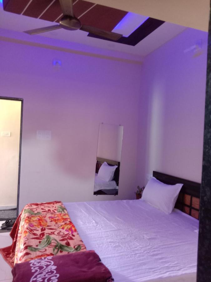 Garudeshwar Aradhya Prime Home Stay מראה חיצוני תמונה