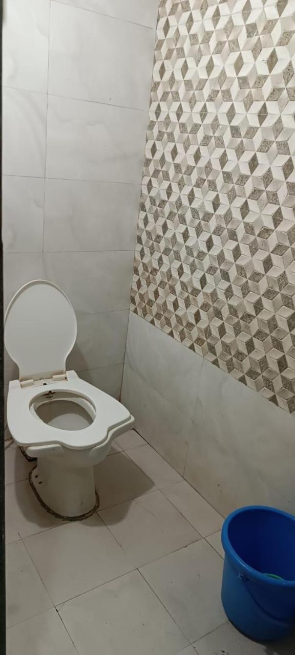 Garudeshwar Aradhya Prime Home Stay מראה חיצוני תמונה