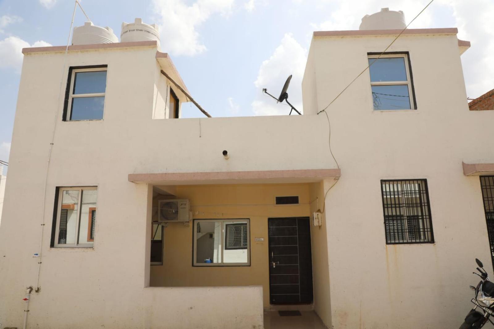 Garudeshwar Aradhya Prime Home Stay מראה חיצוני תמונה