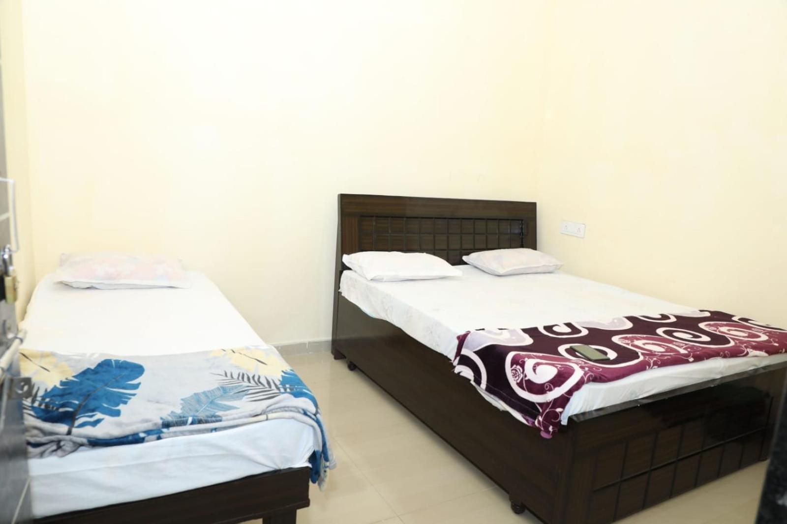 Garudeshwar Aradhya Prime Home Stay מראה חיצוני תמונה